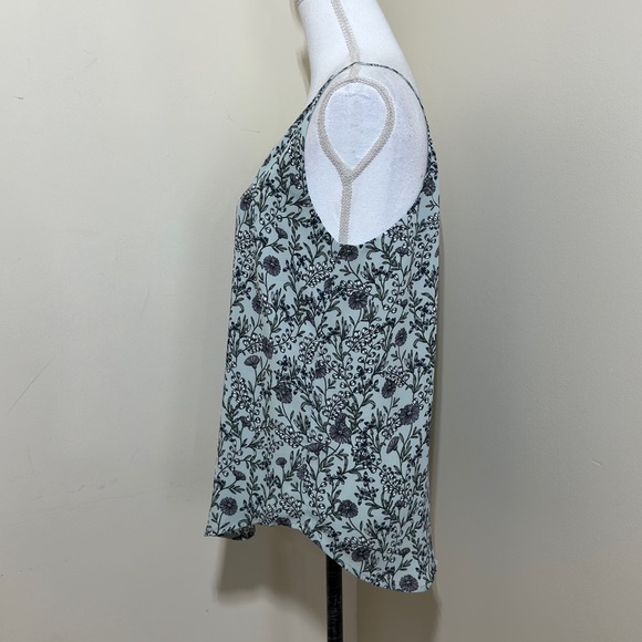 Loft || Woman’s spaghetti straps Blouse like new size Small - Picture 2 of 6